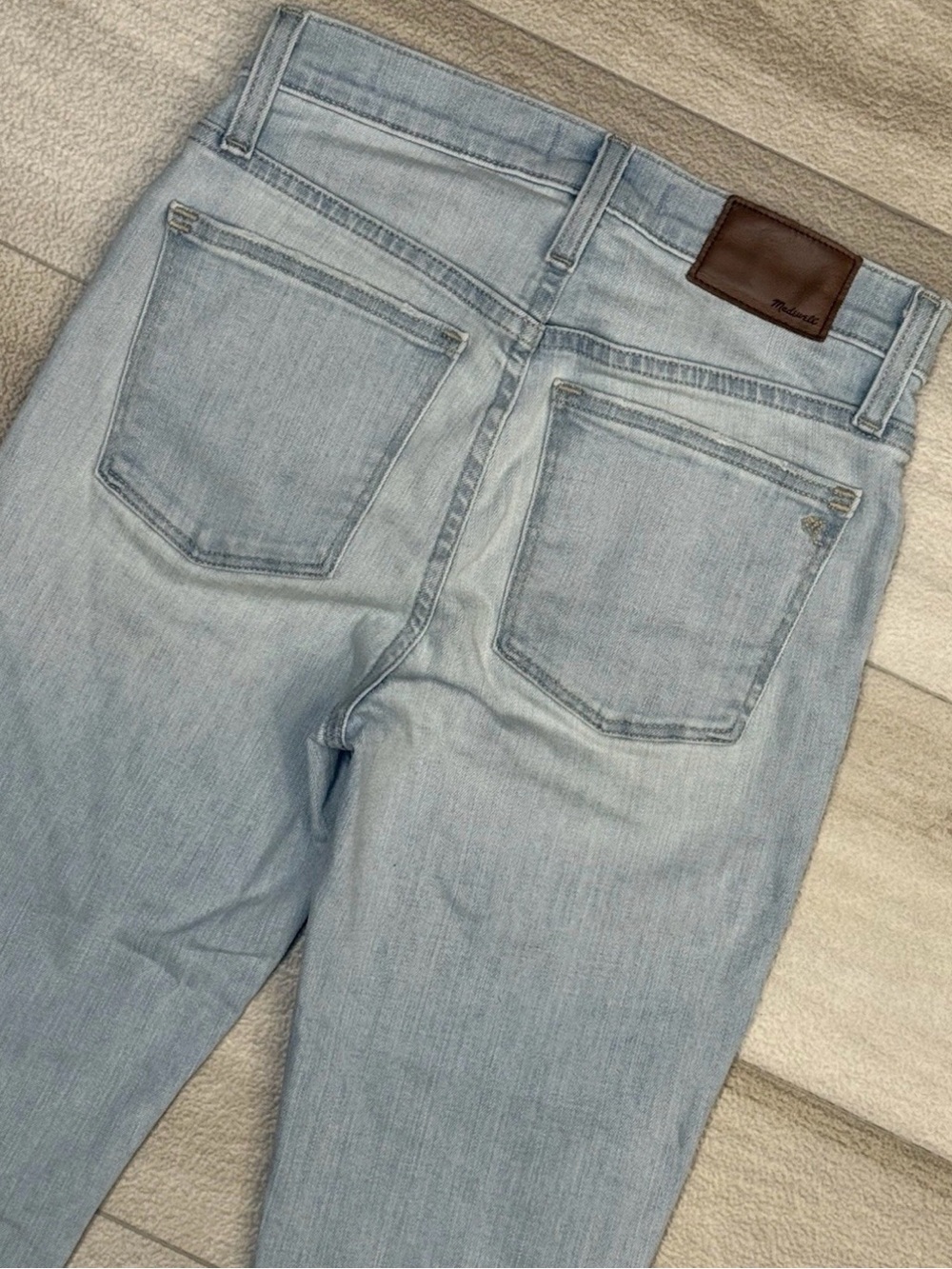 Madewell 9in Mid-Rise Skinny Crop Blue Denim
Jeans: Size 24 Msr 24x26 - Picture 7 of 10